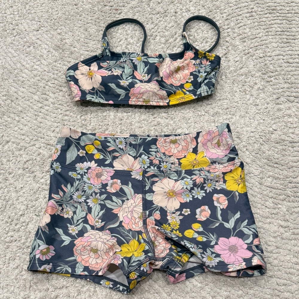 Art Class Floral Patterned Apparel